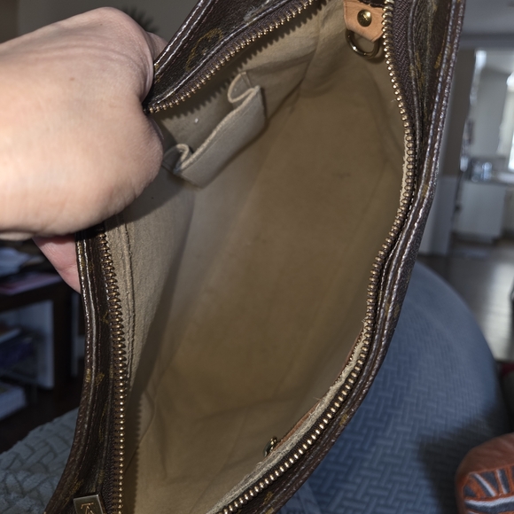 Authentic Louis Vuitton Monogram Looping Shoulder Bag - Picture 11 of 13